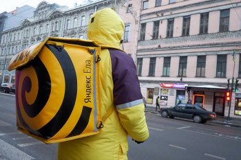 Яндекс.Еда заплатит ресторанам за переквалификацию их работников в курьеров